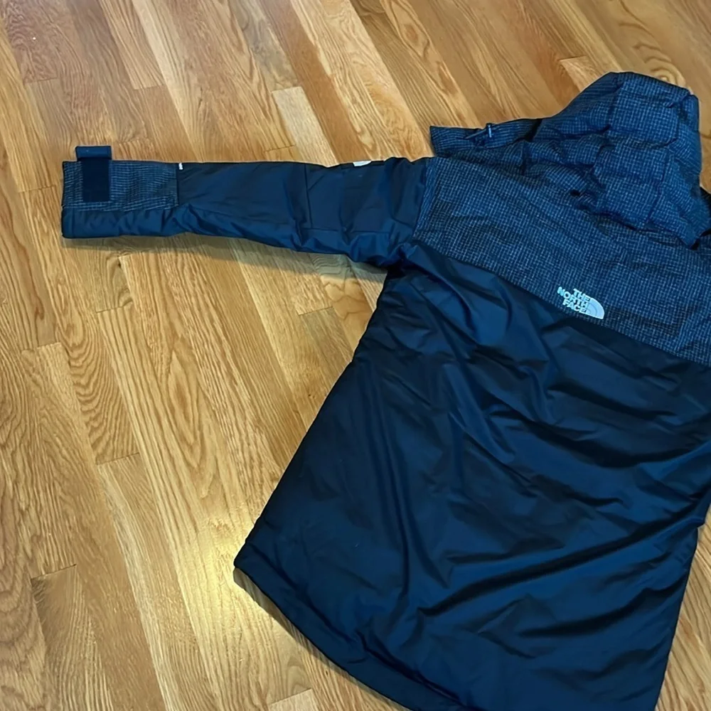 Urban Outfitters x North Face Dryvent Rusts Jacket Size Small NWT